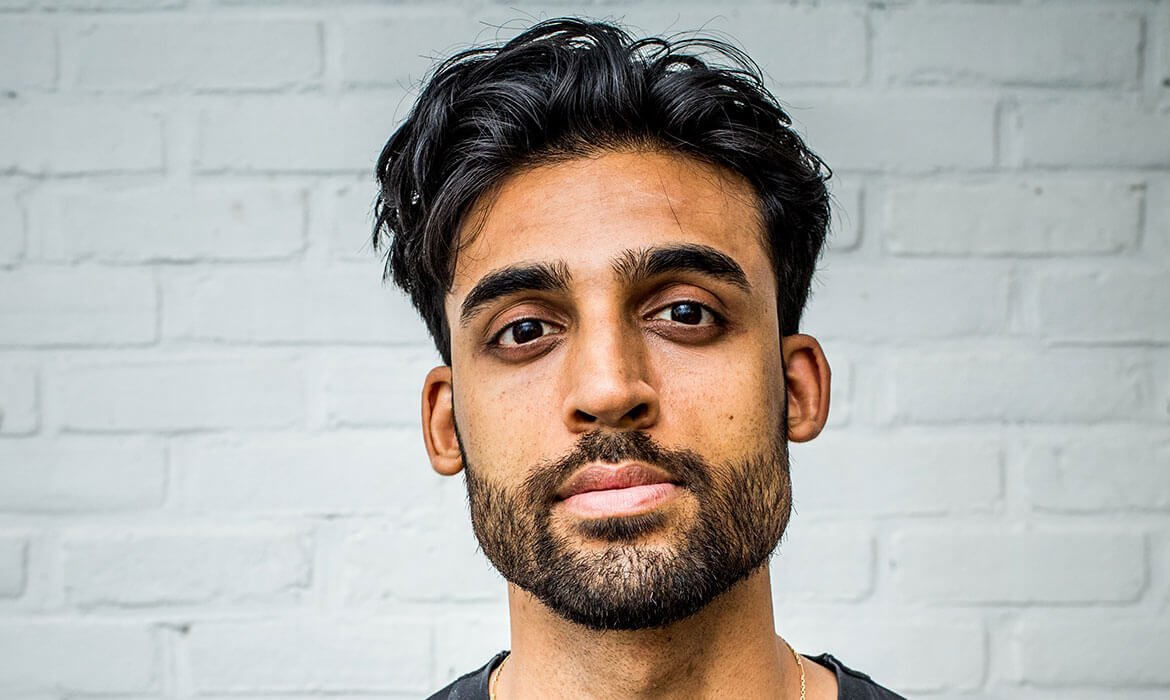 Si buscas un peinado despeinado para hombre y tienes el pelo corto, usa la Pasta Moldeadora de Extreme Fix de L’Oréal Men Expert para darle forma a tu cabello.